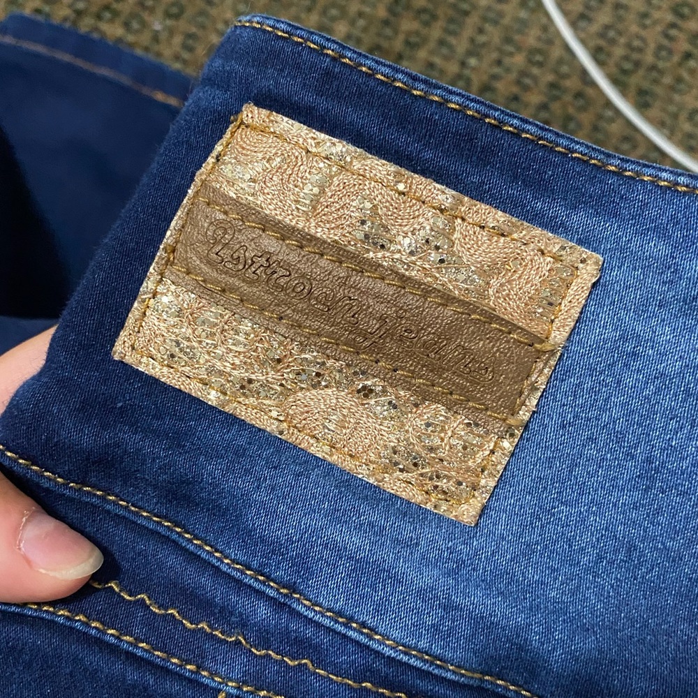 Booty Popping Jeans - Picture 6 of 11